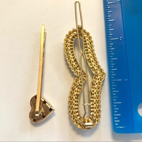 💜3/$30 “Love is in the Hair❤️ “Pair of Heart Hair accessories 🆕 - Picture 4 of 5